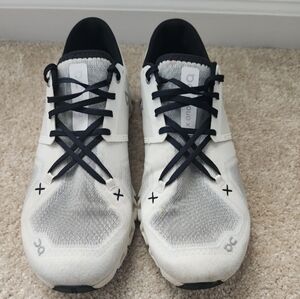 On Cloud X 3 ivory / black Men  size 9.5